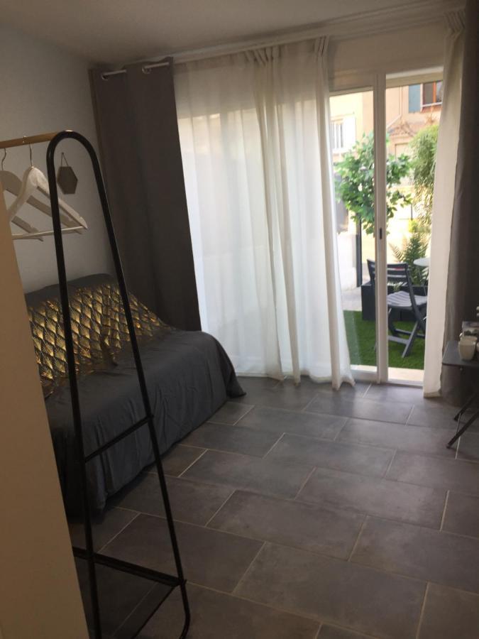 Chez Sandy Bed and Breakfast Aubagne Exteriör bild